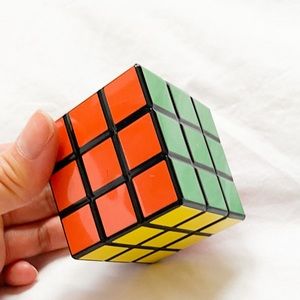 NWOT LIMITED EDITION RUBIKS CANISTER CUBE